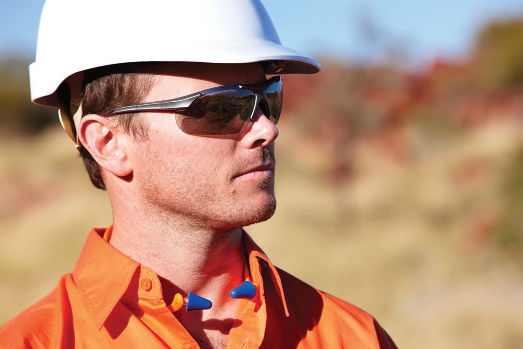 5 signs you should replace your safety glasses